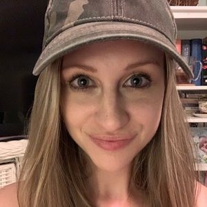 Meet your Posher, Holly